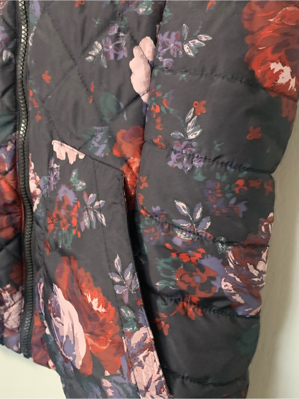Maurices Women’s Black Floral Sherpa Lined Puffer Vest w/ Pockets Sz M Medium - Picture 5 of 7
